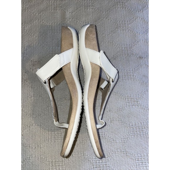 Vionic Thong Sandals Women’s Size 8.5 Medium Beige Leather Side Straps Beach - Picture 4 of 12